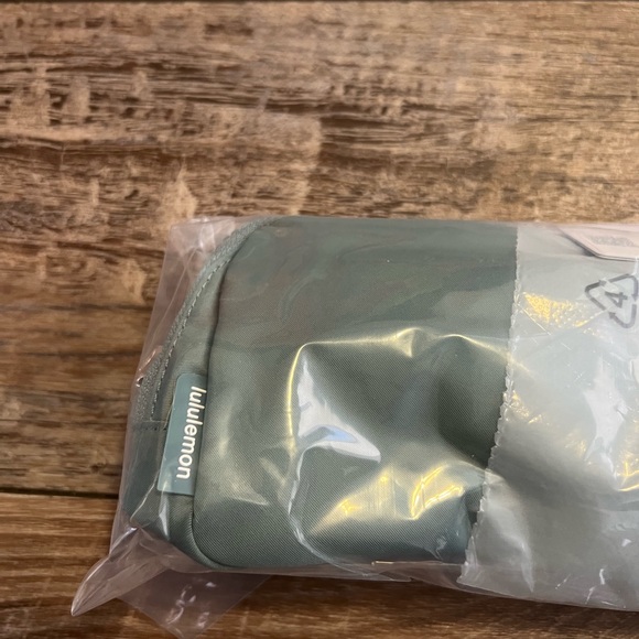 🆕LULULEMON EVERYWHERE BELT BAG TIDEWATER TEAL - Picture 9 of 9